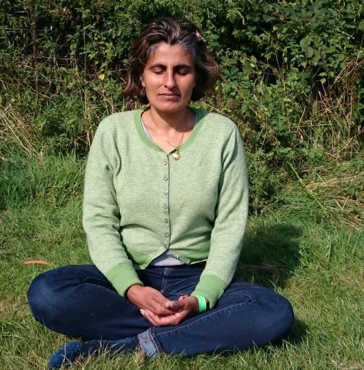 neeta-meditating